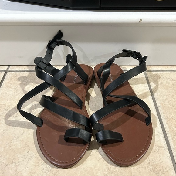 🐆3/$15 Pierre Dumas sandals - Picture 2 of 5